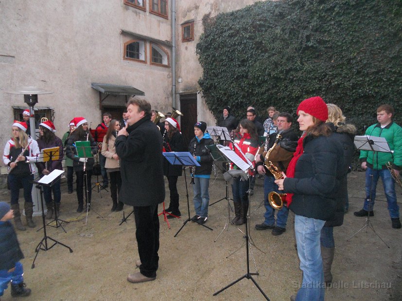 2013_12_21 Benefizveranstaltung im Schlosshof (Jugend) (1)